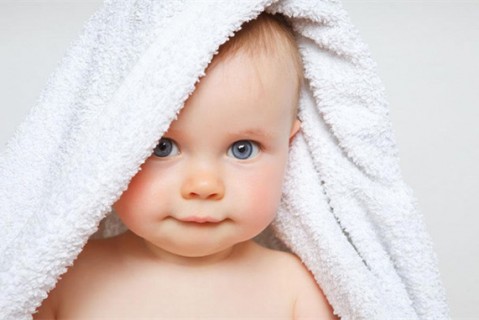 母乳喂养多久最好 母乳到2岁的昆明捐卵宝宝智商高吗